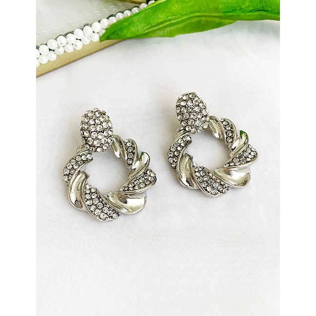 LRC Anting Tusuk Fashion Twist Alloy Stud Earrings With Diamonds D67390