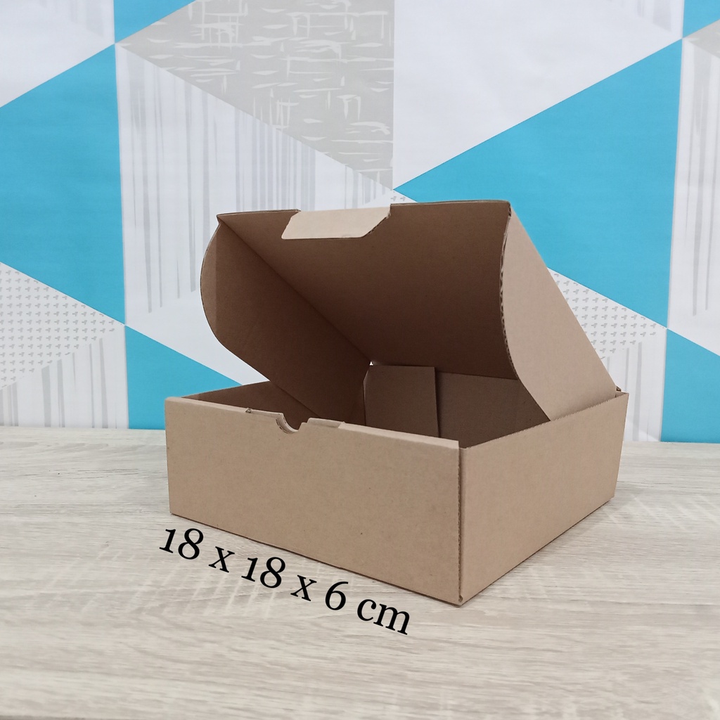 

Kardus 18 x 18 x 6 cm....Die Cut kotak aksesoris dll