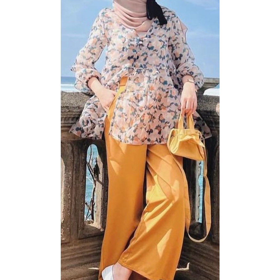 Preloved Amarisa Creme Floral Outerwear Hijabchic size S