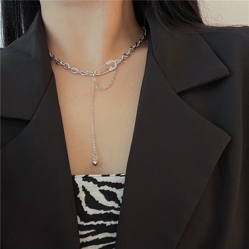 Brooch Pendant Design Necklace Ins Style with Diamond Clavicle Chain Necklace