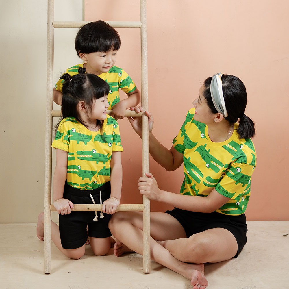 

Pop Kidswear Crocodile Tee - Couple Tee - Kaos Kembar Gambar Buaya Kuning