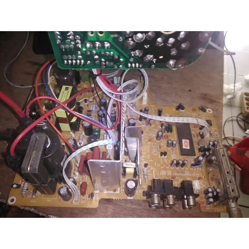 mesin tv Ichiko 21inch