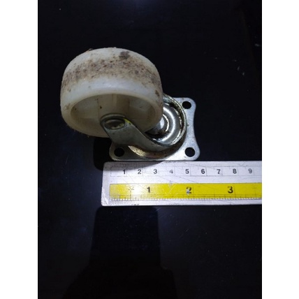 Roda Etalase Bekas Layak Pakai