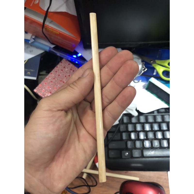 

pensil polos segitiga vernish isi 100