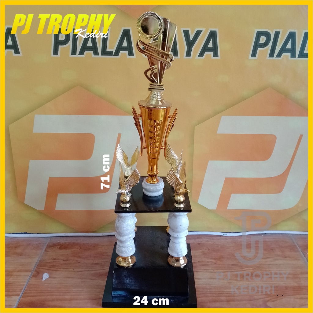 PIALA KAKI 4 TATAKAN KAYU PIALA TIM BOLA