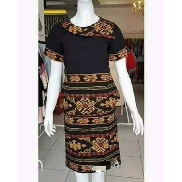 Setelan baju tenun motif khas moumere  clasik