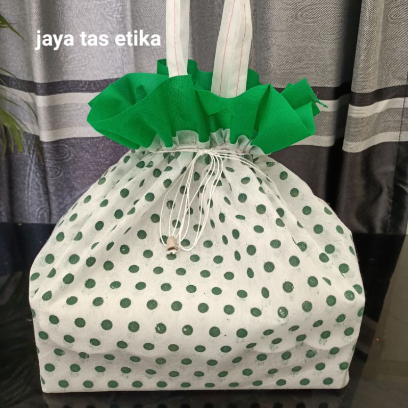 (1 lusin =12 psc) tas hajatan serut tipis polkadot uk dus22/dus 20 cm