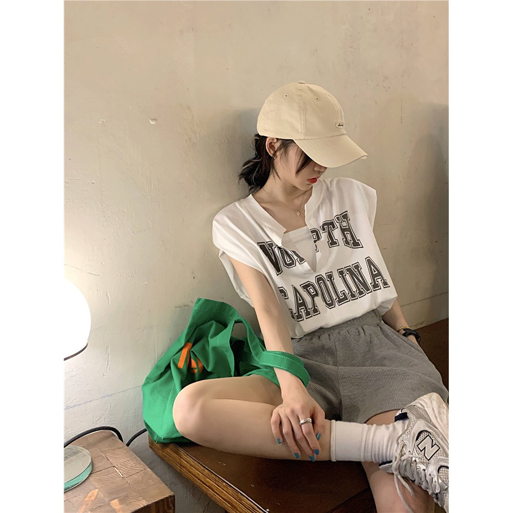 Nico##Mock Two-Piece v-neck Pendek Kerah T-shirt Wanita Rasa Baru Longgar Tanpa Lengan Musim Panas Teratas