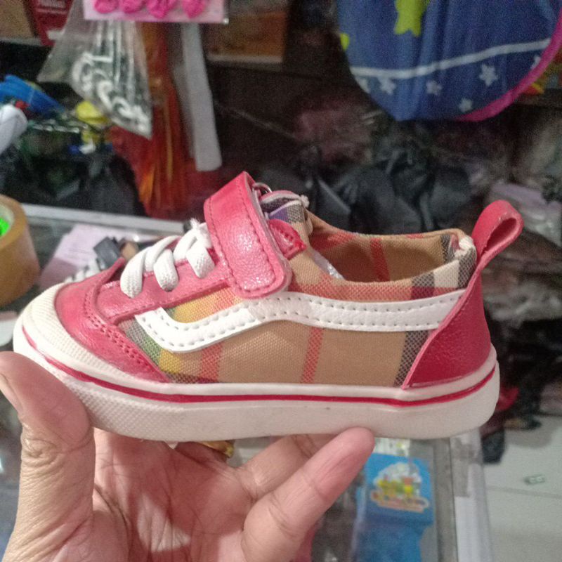 sepatu anak import fhesion terbaru buberri usia 1-4thn size 22-26