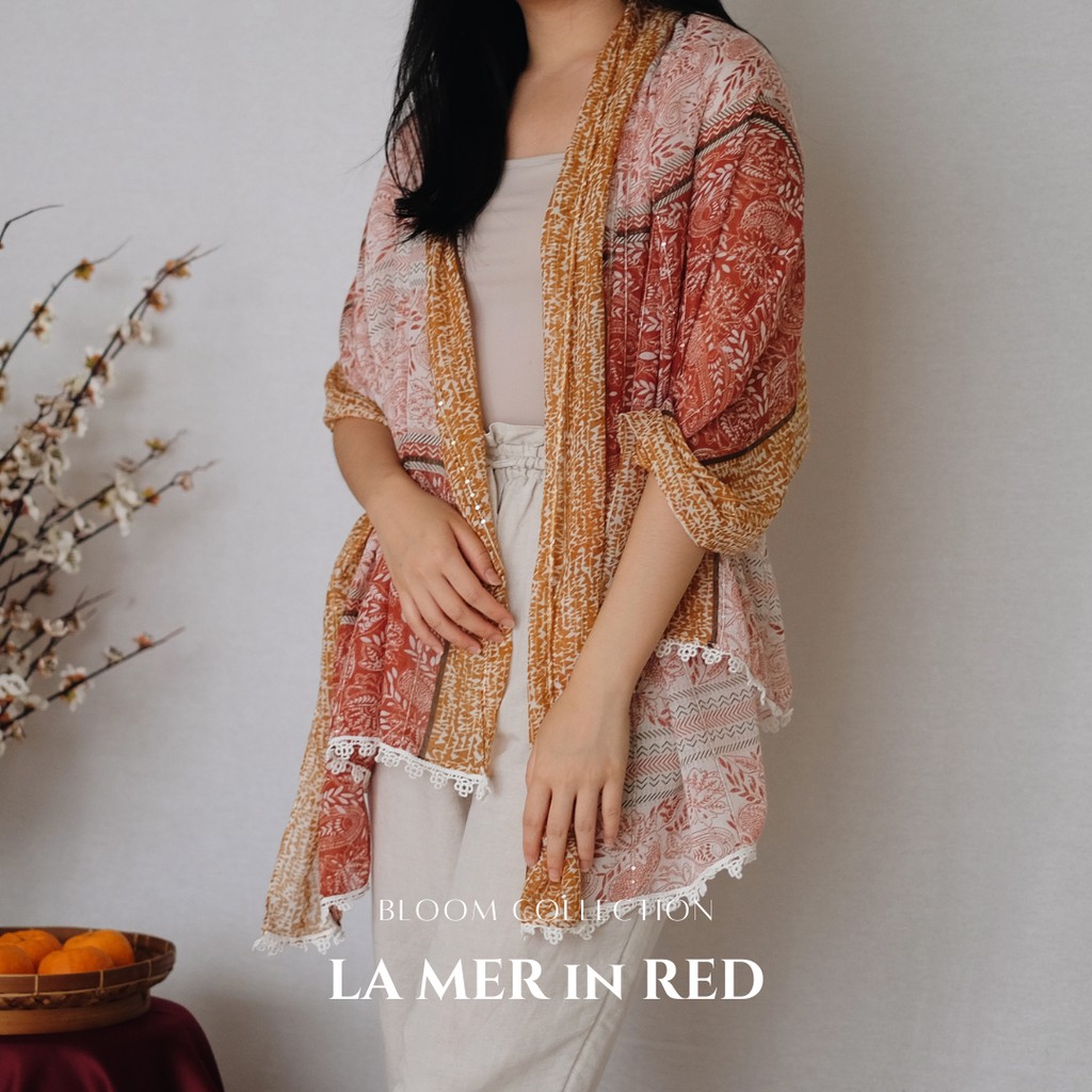 SHOPKAIN La Mer in Red Shawl – Bloom Collection