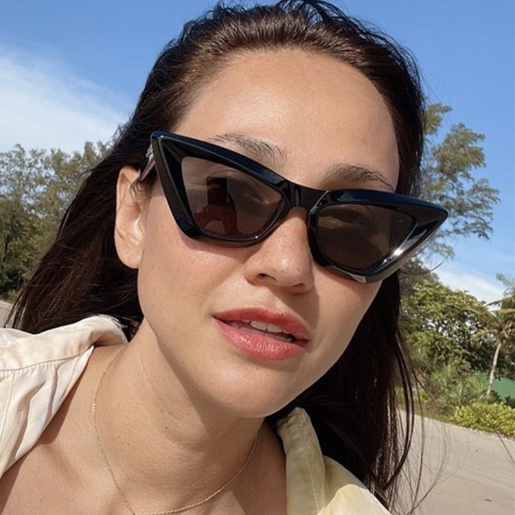 Kacamata Hitam UV400 Model Mata Kucing Gaya Vintage Untuk Wanita