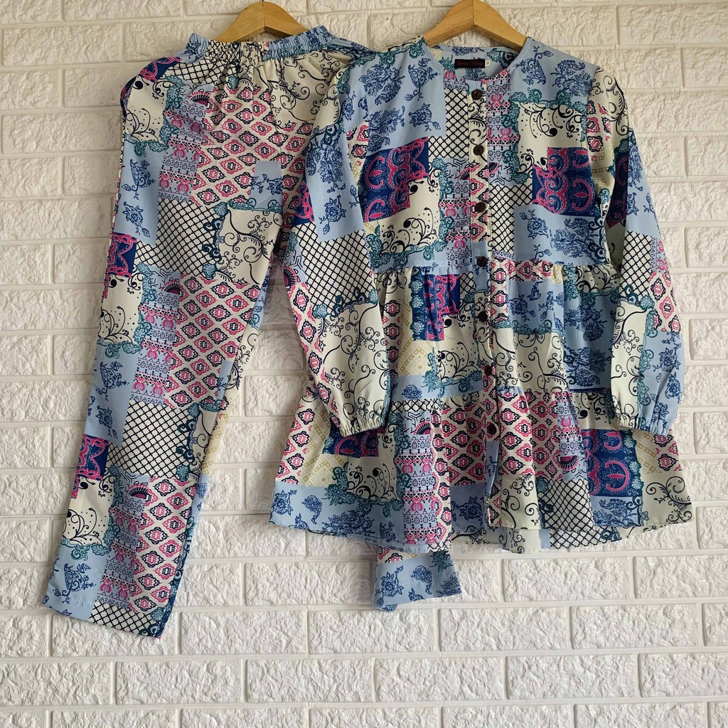 BAJU SETELAN ETNIK BIRU MOTIF BUNGA By KARAISA KEBAYA