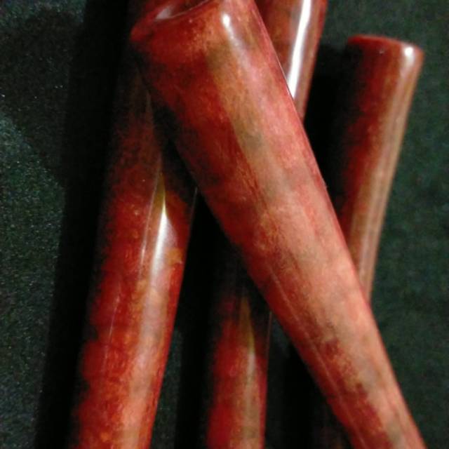 Pipa roko once batu Marjan karang merah