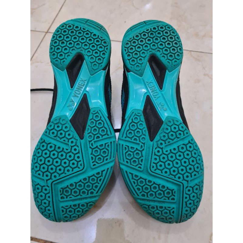 sepatu badminton Yonex power cushion Shb 56 ukuran 40