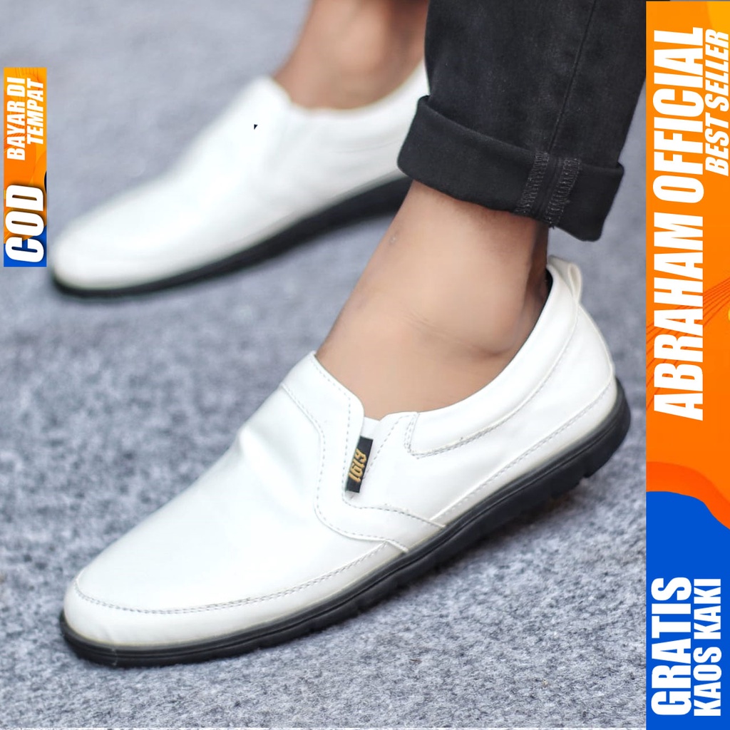 Sepatu Slip on Pria Santai Casual Formal Kulit Syntetic Kerja Kantor Kuliah Kondangan Hitam Keren Terbaru