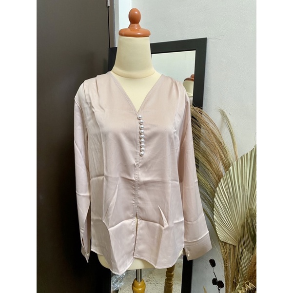 Preloved Blouse Pearl warna nude