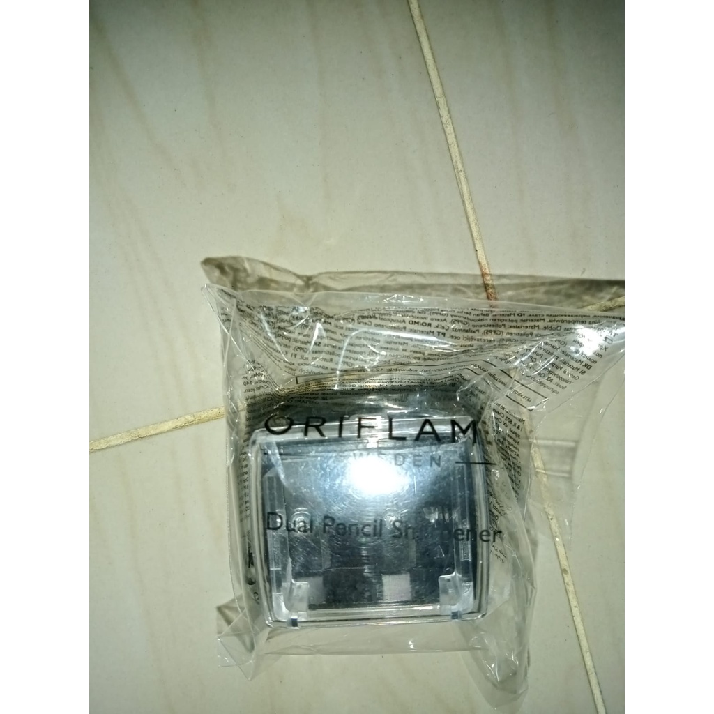 

Dual pensil sharpener serutan