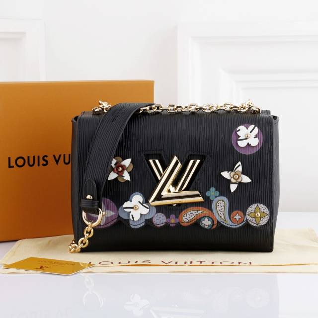 

Louis Vuitton Twist MM With Box M50272