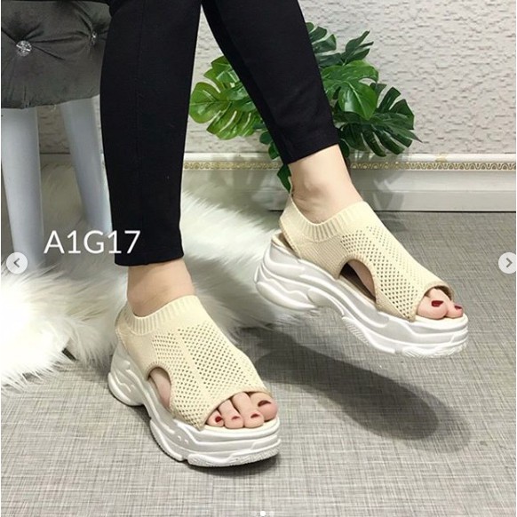 Wedges Sepatu A1G17