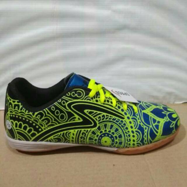 Sepatu futsal specs