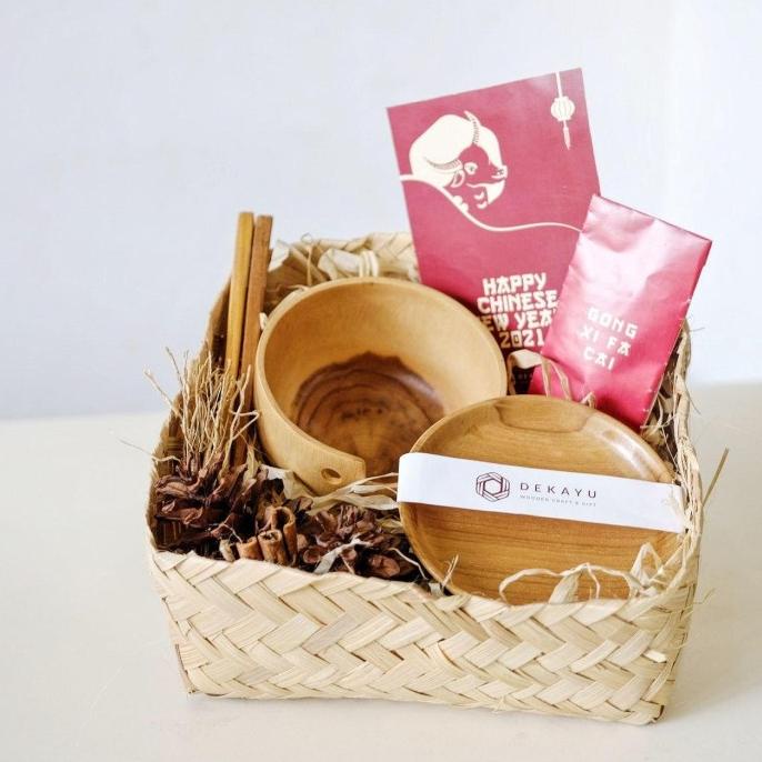

BISA BAYAR DITEMPAT Hampers Imlek Chinese New Year | Hampers Imlek Amoy | Dekayu GRATIS ONGKIR Kode