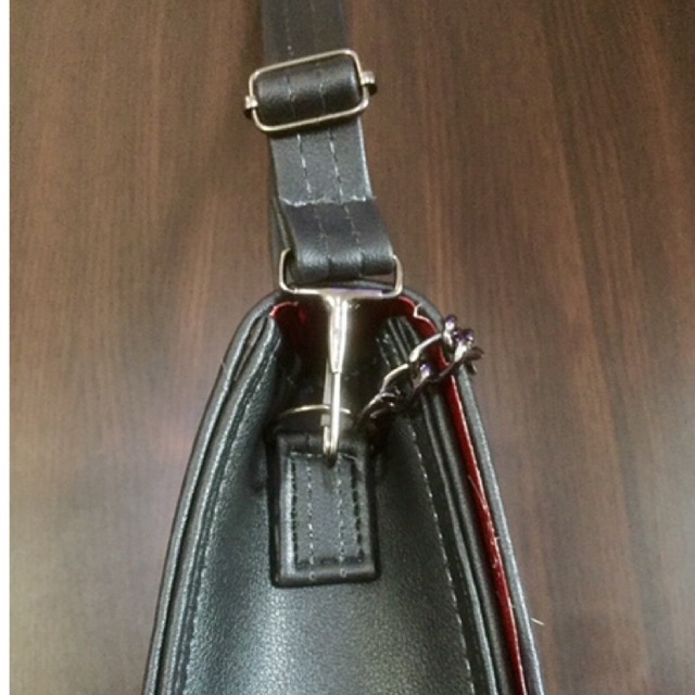 tas selempang wanita remaja model berdiri tali panjang bisa di sesuaikan bahan kulit sintets lokal #tas #tasanakremaja #tascewek #taswanita #tasanak #taskeren