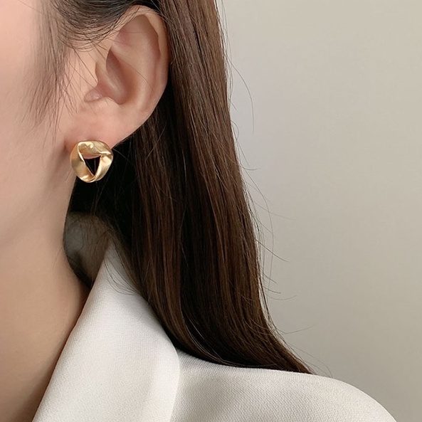 Anting Bahan metal Untuk Wanita