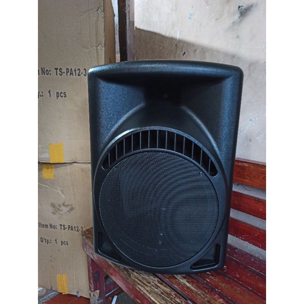 Box speaker kosongAn 12" Model Mackie