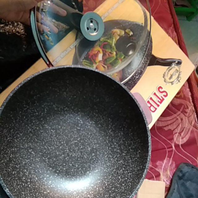 Wajan Stirwok 30cm Marble Pan Die Cast Titanium Metalic Coating