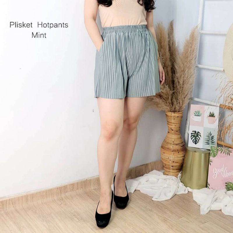 Aulia - Celana Pendek Wanita Hotpant // Celana Pendek Hotpant Plisket