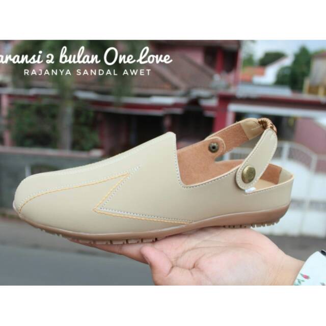 sandal sepatu OneLove