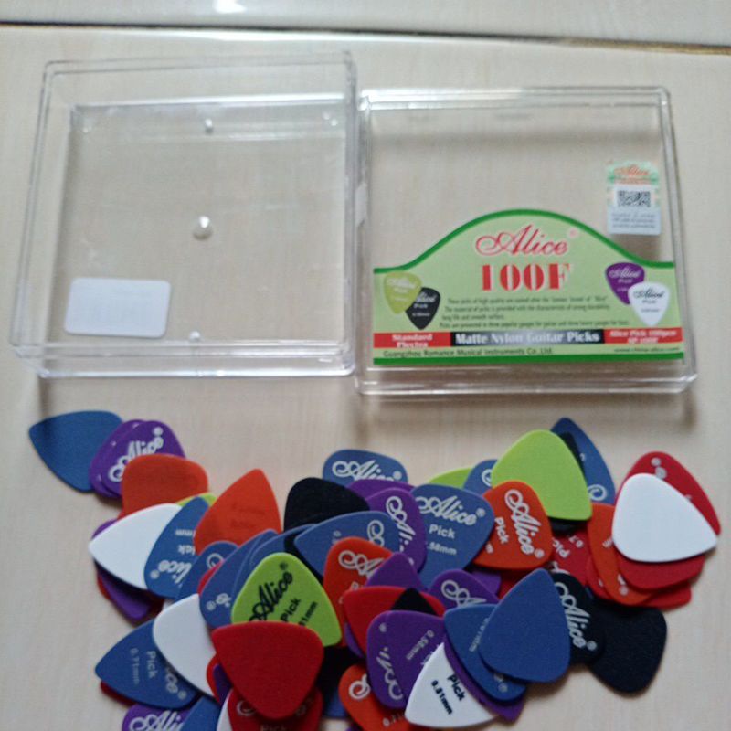 pik/pick gitar bahan karbon alice