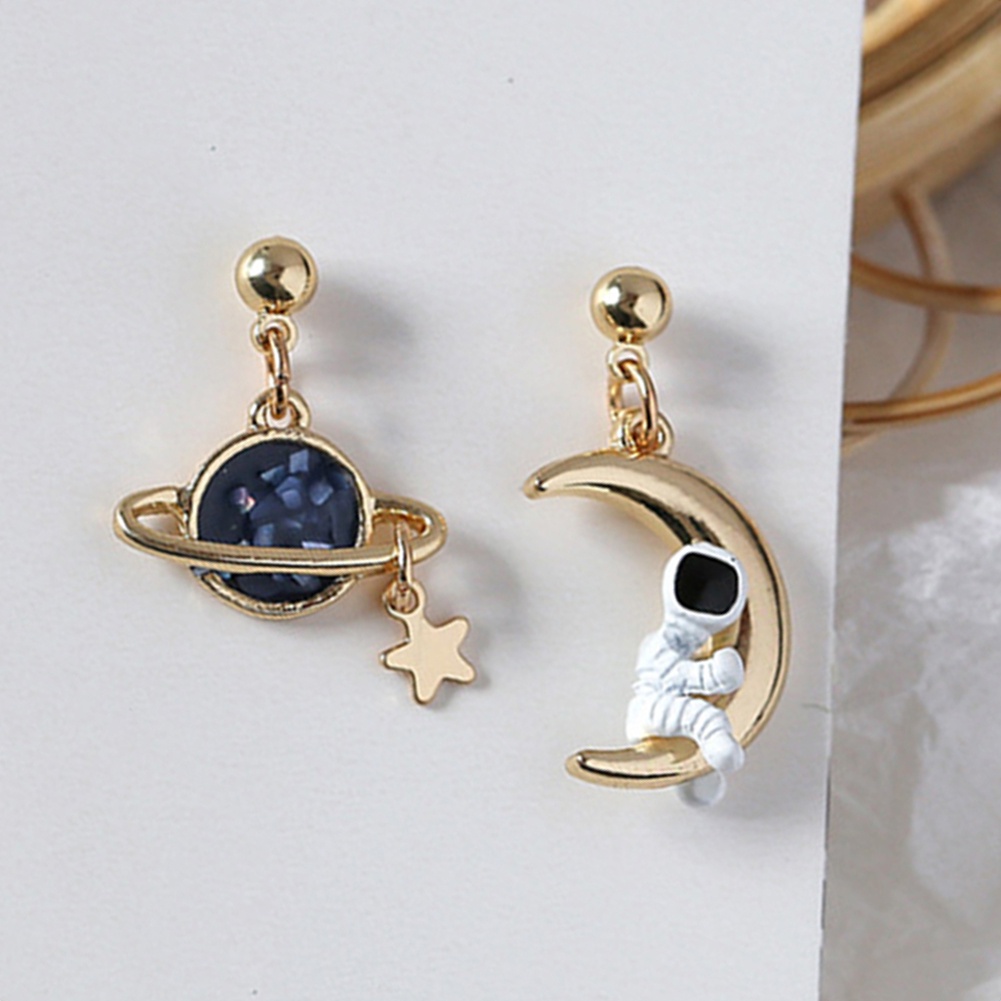 Hu Hu Hu Hu Hu Alat Bantu Pasang Kacamata♡ Anting Tusuk Gantung Asimetris Desain Astronot / Planet / Bulan Kreatif Untuk Wanita