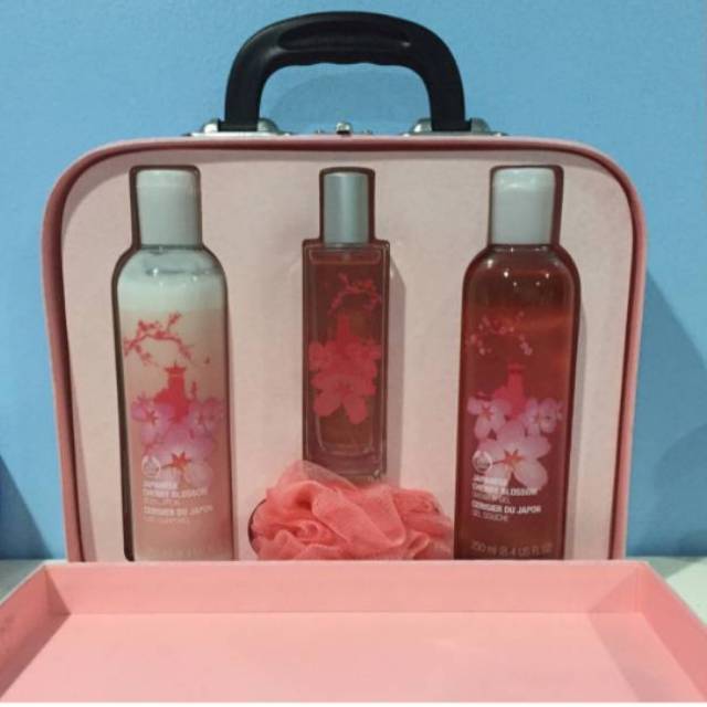 The Body Shop Japanese Cherry Blossom Set
