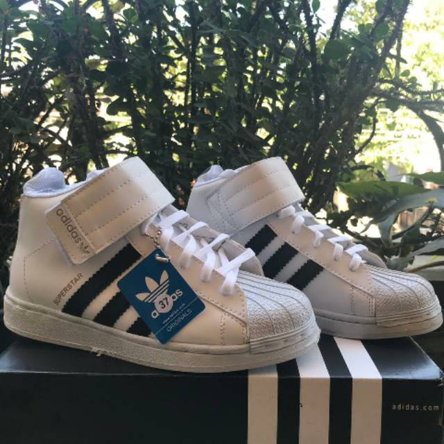Sepatu Adidas Superstar boot