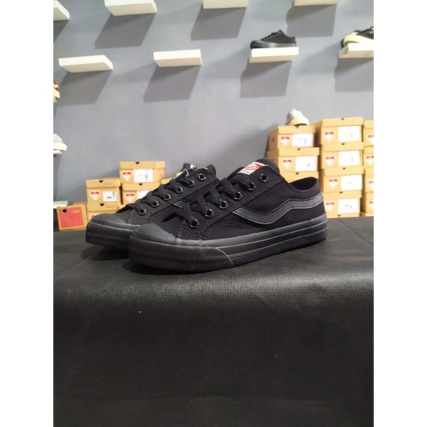 ventela public low all black