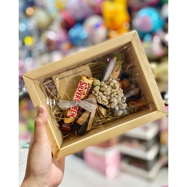 

Valentine hampers premium Package wood frame