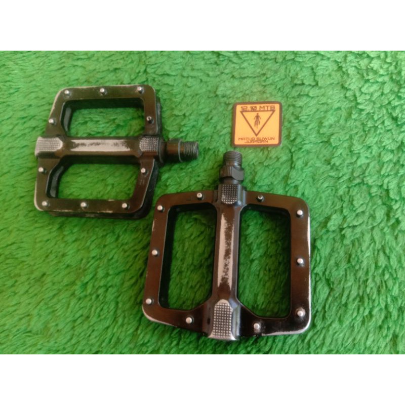 sepeda pedal alloy tapak lebar lepasan polygon siskiu d7 2020