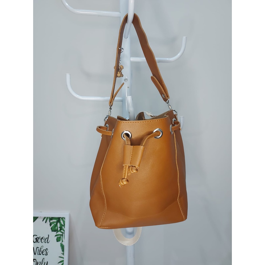 Tas sling bucket/sling bag serut tas selempang serut warna TAN/coklat kulit sintetis MANTUL HW silve