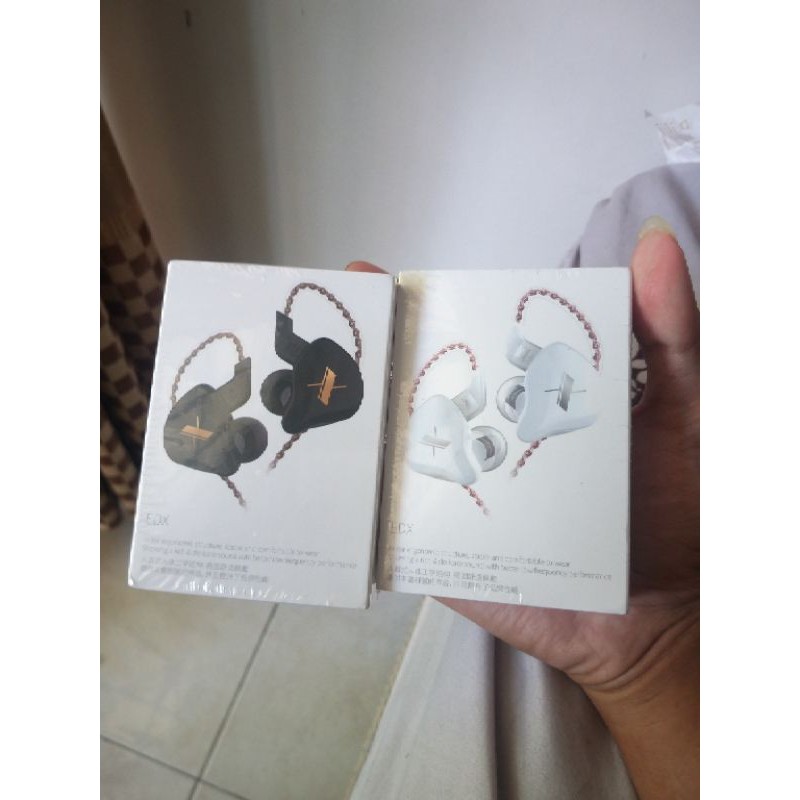KZ edx with mic random warna