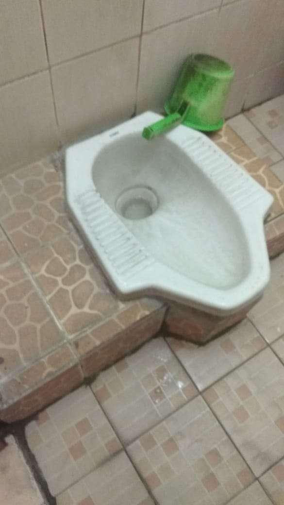 Rose Rose Porcelain Cleaner 1000ml Pembersih Kamar Mandi Pembersih Kerak Keramik 1000ml