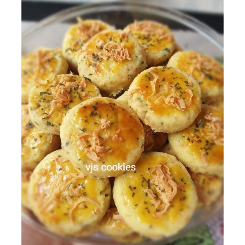 

KASTENGEL KEJU GARLIC KUE LEBARAN LAINNYA