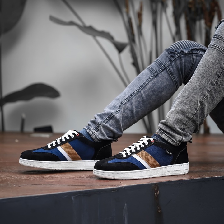 Wilson Navy - Sepatu Sneakers Pria Casual Kuliah Santai Unisex Original