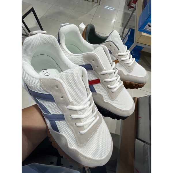 SEPATU SNEAKERS UNISEX MERK LOOKS TERBARU
