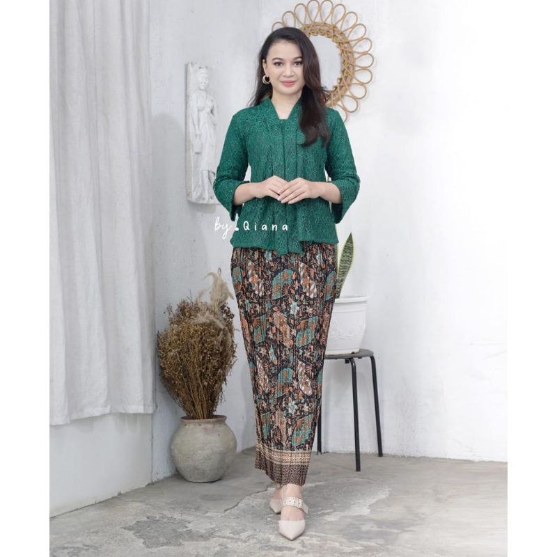 FLOY BRUKAT / KEBAYA SIMPEL / KEBAYA WISUDA / KEBAYA KONDANGAN /KEBAYA ANAK MUDA