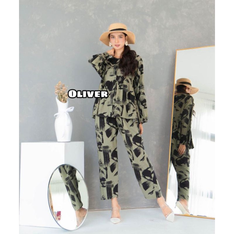 LONDON SET BY CALLANDA HIJAB