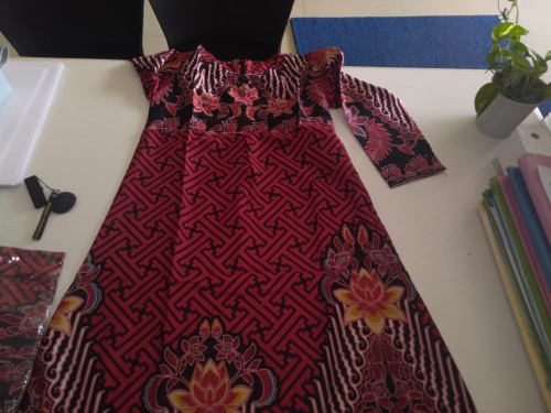 Batik Couple Keluarga Sania Ruffle Ori Ndoro Jowi Dnt Motif Bata Merah