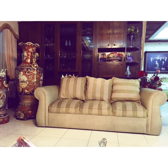 Sofa bekas masih bagus bgt ga ad lecet siap angkut