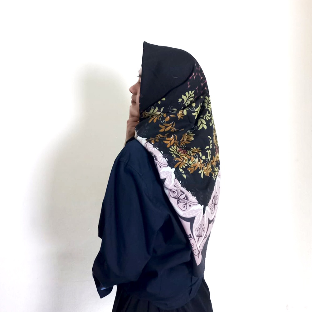 Hijab muslimah segi empat deenay motif zaryta