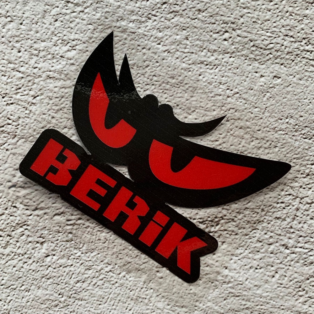 Berik Stiker Reflektif Anti Air Untuk Dekorasi Helm Motormobil